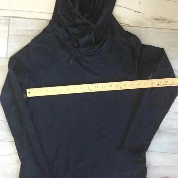 Zella hooded top with mesh inserts - Picture 3 of 6